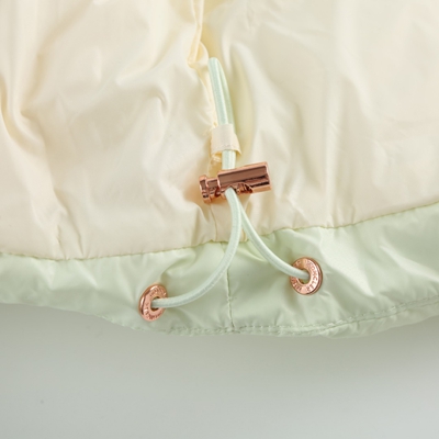 ハイクオリティダウンジャケット角部分ディテール